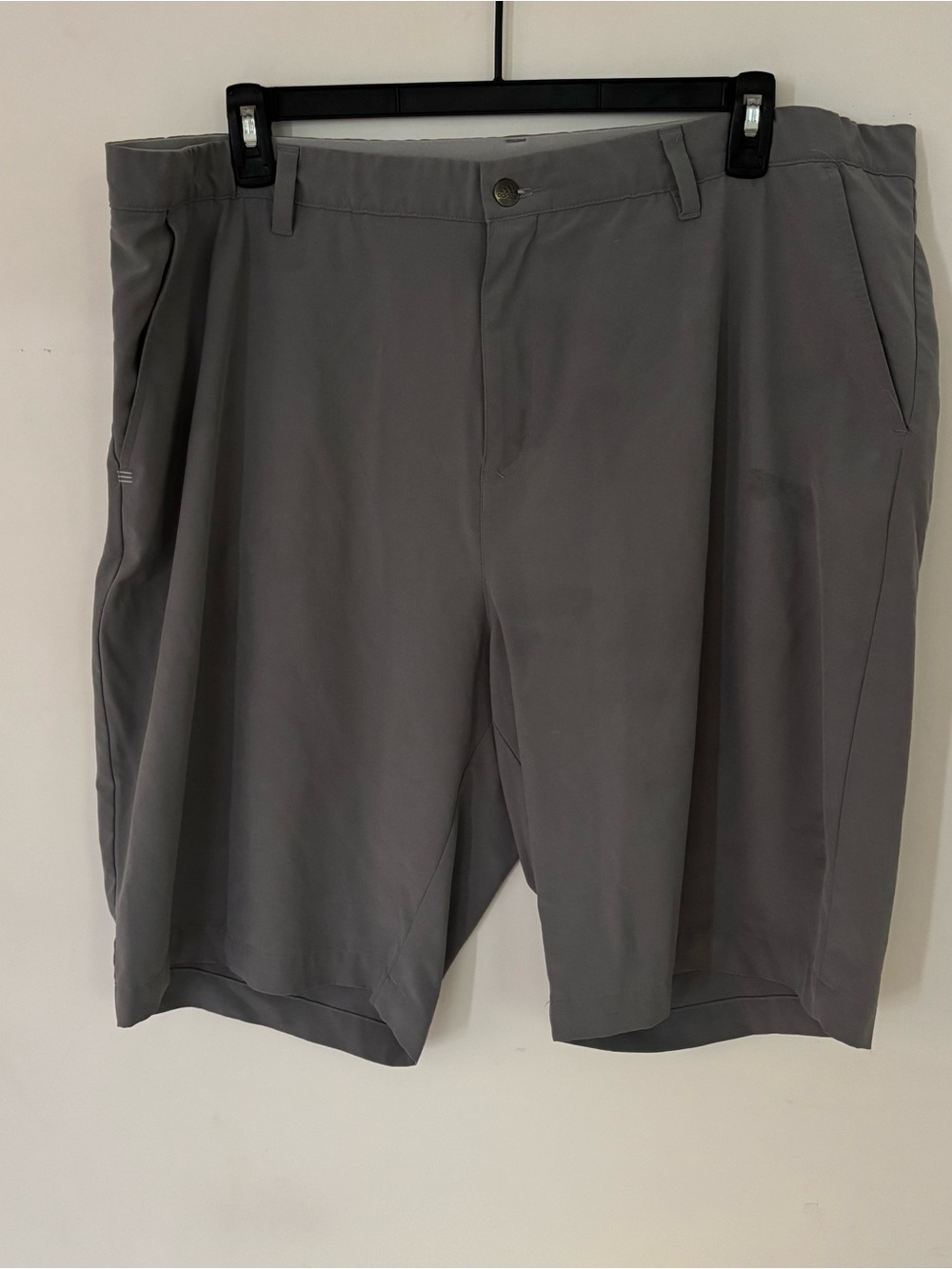 Adidas Men’s Gray Flat Front Golf Shorts Size 42
